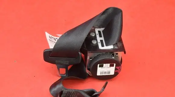 Toyota Avensis T270 Front seatbelt 73360-05170