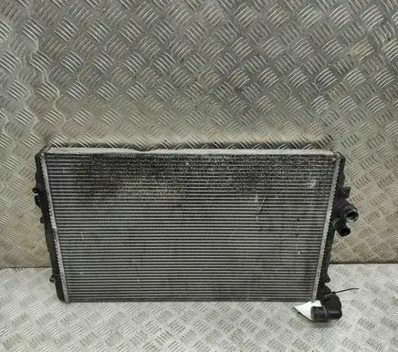 Volkswagen Golf IV Coolant radiator 1J0121253AC