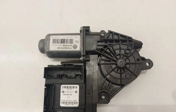 Volkswagen Touran II Front door window regulator motor 1T0959702R 402299B