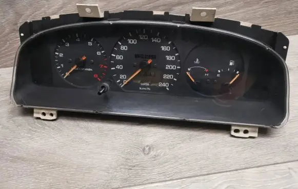 Mazda 626 Speedometer (instrument cluster) 30WR