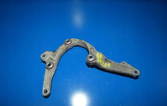 Mercedes-Benz S W221 Engine mounting bracket A2731400040
