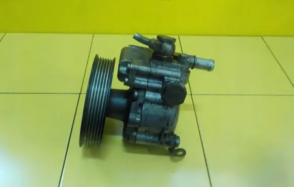 BMW 5 E60 E61 Power steering pump 678084803