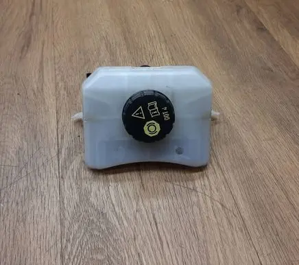 Porsche Macan (95B) Brake fluid reservoir 8W0611301
