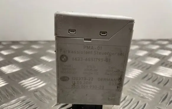 BMW 5 F10 F11 Parking PDC control unit/module 6851795