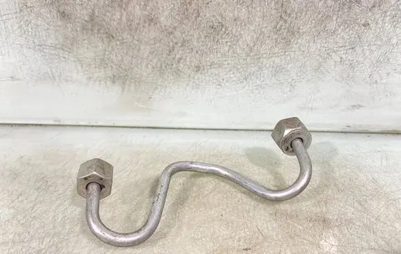 Fuel injector supply line/pipe