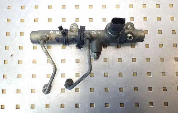 Audi A4 S4 B7 8E 8H Fuel main line pipe 059130089D 00R001650