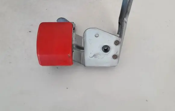 Volvo S40, V40 Engine bonnet (hood) release handle