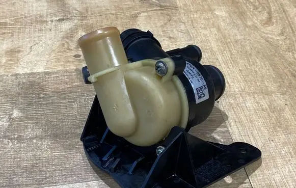Land Rover Range Rover Sport L494 Thermostat/thermostat housing KPLA8575AB GJJTC 7M2019921AM