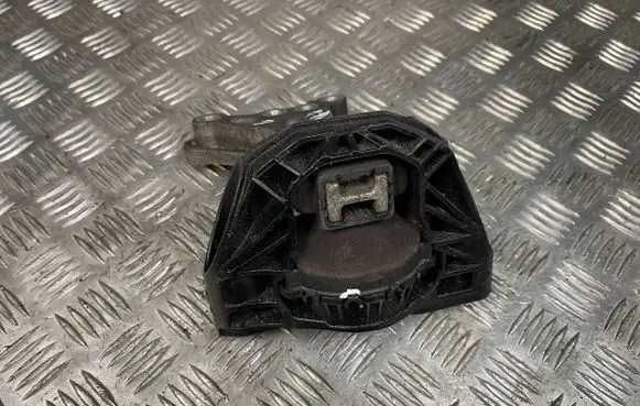 Peugeot 2008 I Engine mount bracket 9676771080