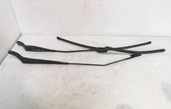 Peugeot 2008 I Front wiper blade arm 9673292080