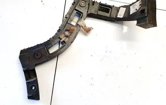 Rear bumper mounting bracket