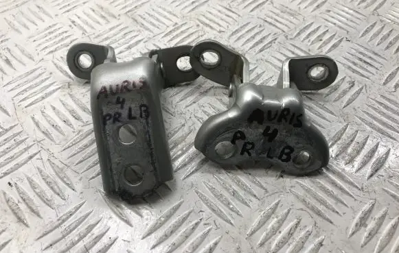 Toyota Auris 150 Front door hinge set 6871002060 6873002050