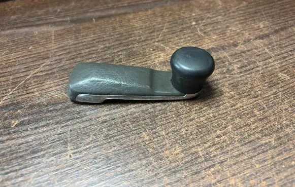 Mercedes-Benz Vito Viano W638 Front door window winding handle 2017680136