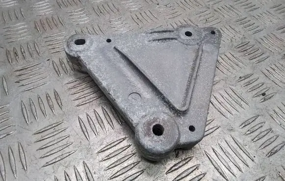 Opel Meriva B A/C compressor mount bracket 55567289 365926901