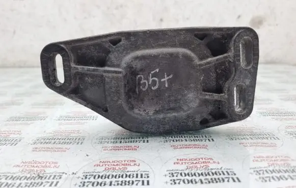 Volkswagen PASSAT B5.5 Engine mounting bracket 8D0199335Q