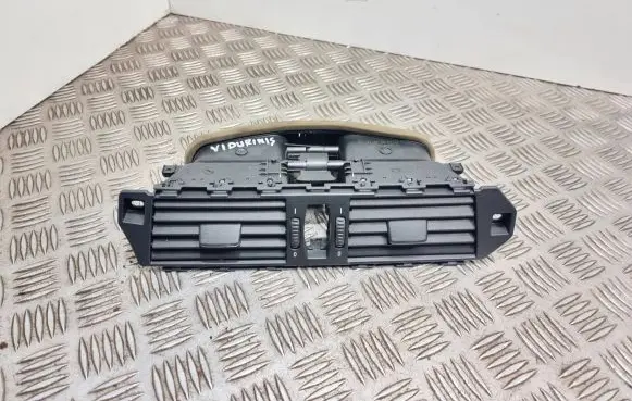 BMW 5 E60 E61 Dash center air vent grill 6910734