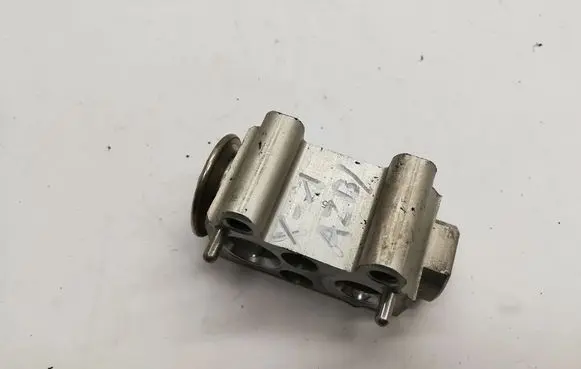 BMW X1 E84 Air conditioning (A/C) expansion valve 9226078