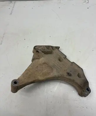 Volkswagen Golf V Engine mounting bracket 03L199207 VYK24V120