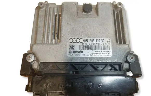 Audi A1 Engine control unit/module ECU 0261S06190 03C906016BG MED1755