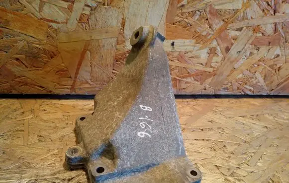 Mercedes-Benz C W204 Engine mounting bracket A2722231504