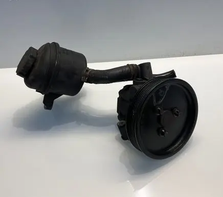Mercedes-Benz E W211 Power steering pump A0044461301 0044461301