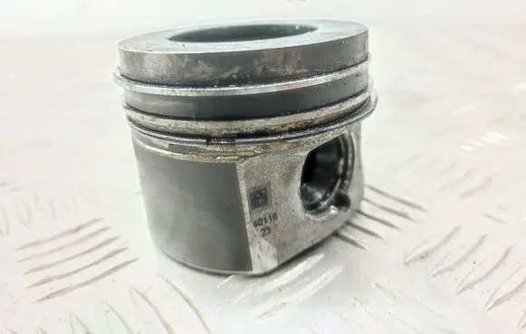 Toyota Verso Piston 4011623