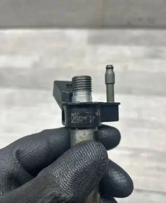 BMW 5 F10 F11 Fuel injector 7805430