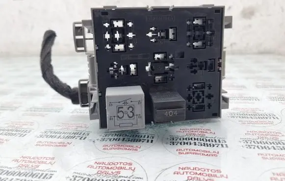 Volkswagen Touareg I Relay mounting block 7L0937503A
