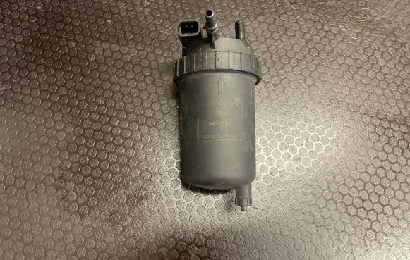 Opel Vivaro Fuel filter housing 8200116578 R6350180