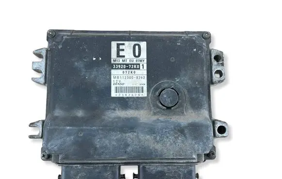 Suzuki Swift I Engine control unit/module 3392072K0 072K0 MB1123008262