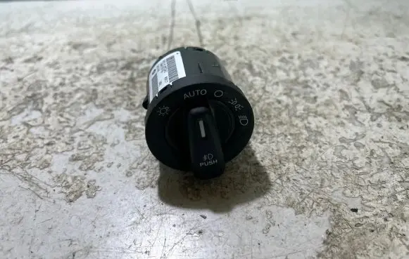 Dodge Challenger Gear shift switch/knob 10093978 86390