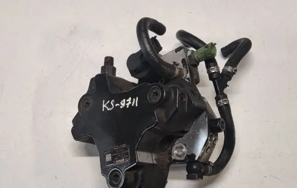 Volvo XC60 Fuel injection high pressure pump 30756125 0445010111