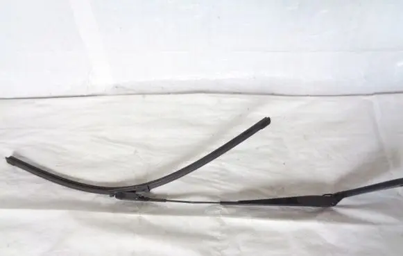 Jaguar XE Front wiper blade arm