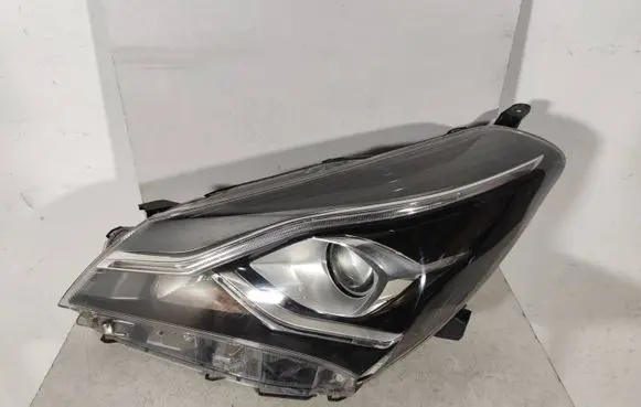 Toyota Yaris Headlight/headlamp
