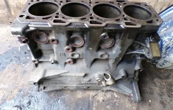 Opel Vectra C Engine block 55196611
