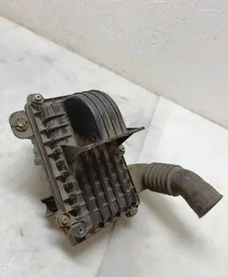 Mazda 323 Air filter box A1056 B6S7