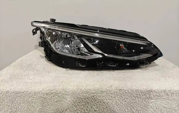 Volkswagen Golf VIII Headlight/headlamp