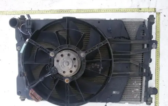 Ford Escort Radiator cooling fan shroud