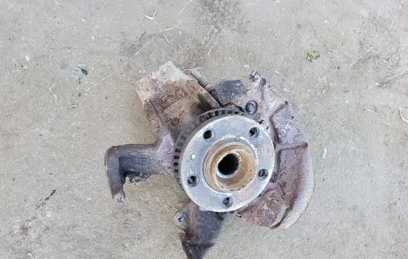 Skoda Octavia Mk1 (1U) Front wheel hub spindle knuckle