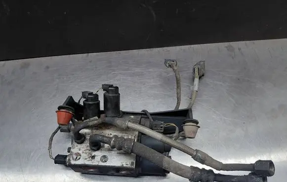 BMW 5 E60 E61 Active stabilizer control/valve assembly 6760840