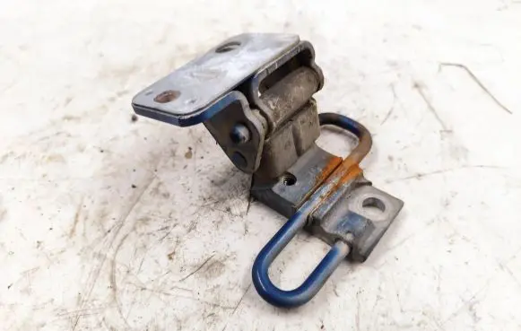 Volkswagen Touran I Front door lower hinge 1T0831411A EDS217040