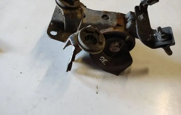 Nissan X-Trail T30 Engine mount bracket 112218H300