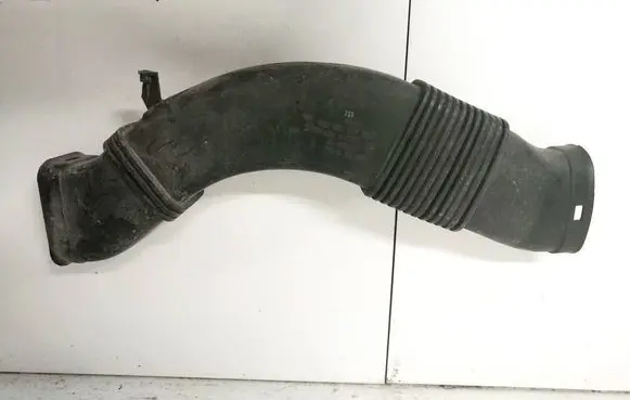 BMW 5 F10 F11 Air intake hose/pipe 19385510