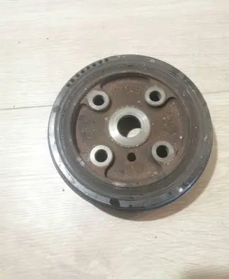 Volvo XC90 Crankshaft pulley 30731865
