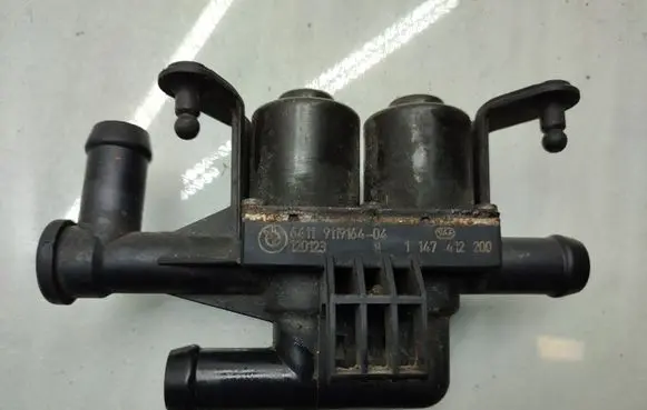 BMW 5 F10 F11 Coolant heater control valve 9119164