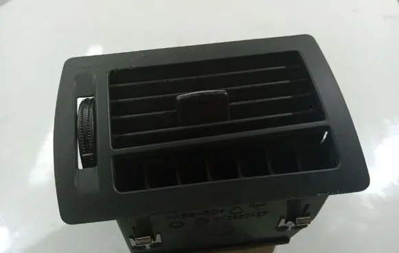 Opel Zafira B Dash center air vent grill 13144399R2