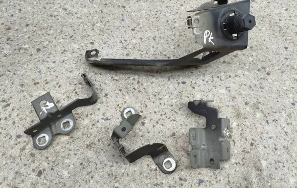 BMW 5 GT F07 Fender mounting bracket 7193421 23310110