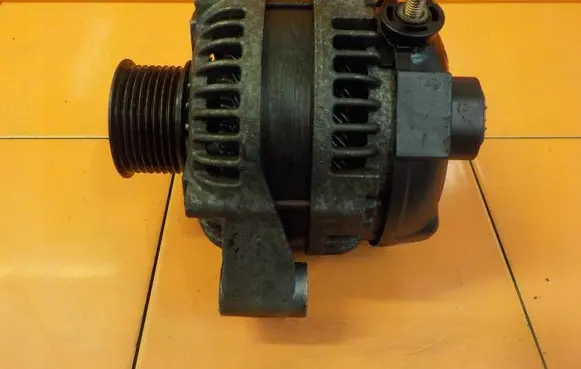 Land Rover Discovery 3 - LR3 Generator/alternator 0986082400 7MB41