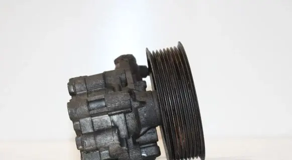 Land Rover Discovery 3 - LR3 Power steering pump QVB500400