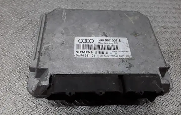 Audi A4 S4 B5 8D Engine control unit/module 3B0907557E 5WP36101